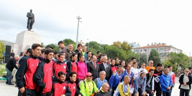 Muğla’da Atatürk’e Saygı Yol Koşusu