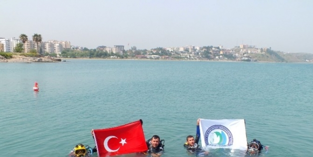 Öğrenciler Ata’yı Sualtında Andı