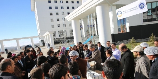 Arügem, Yenisey Kampüsü’nde Binlerce Kişiye Aşure Dağıttı