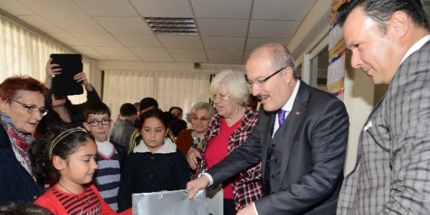 Altıeylül Belediyesi Çocuklari Sevindirdi