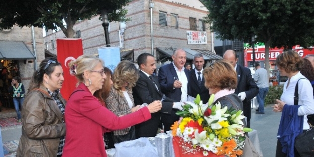 Aesob Başkanı Sevimçok Ve Kadınlar Kurulu, Vatandaşlara Aşure İkram Etti