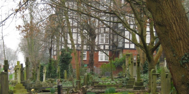 Mezarlıkta grup seks!