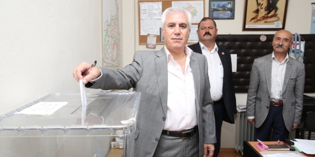 ÇGD'den Mustafa Bozbey'e ödül