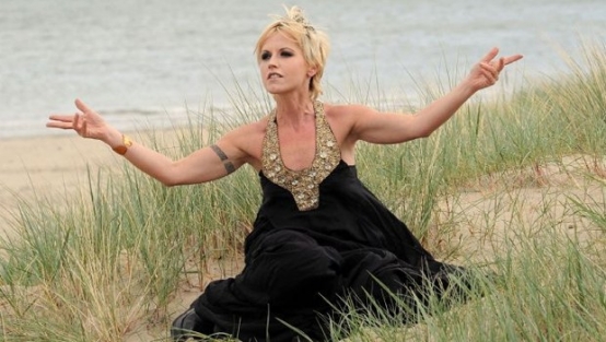 Ünlü şarkıcı gözaltına alındı