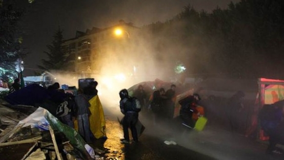 Validebağ'da eylemcilere gazlı müdahale