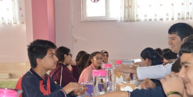 Sultan Alparslan Koleji’nden 8.sınıf Öğrencilerine Motivasyon Kahvaltısı