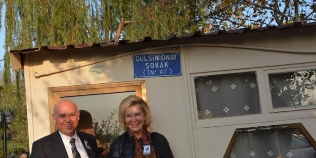 Piyanist Gülsin Onay, Sokağını Ziyaret Etti