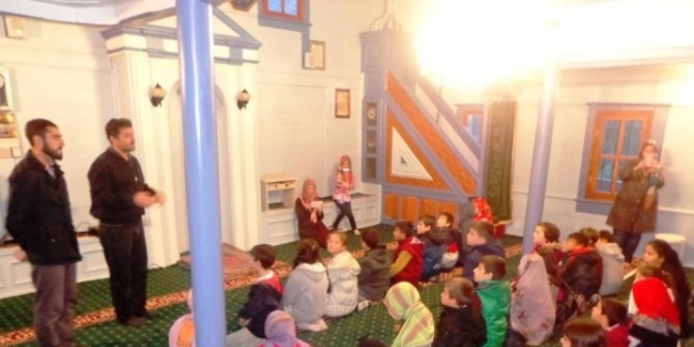 Bilgi Evi Öğrencilerinden Tarihi Camilere Ziyaret