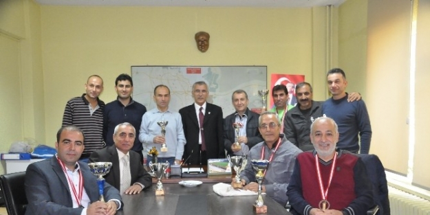 Hadi, Şampiyon Masterler Atletizm Takımını Kabul Etti