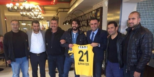 13 Yıllık Futbol Yaşantısında İlk Kez Kırmızı Kart Gördü