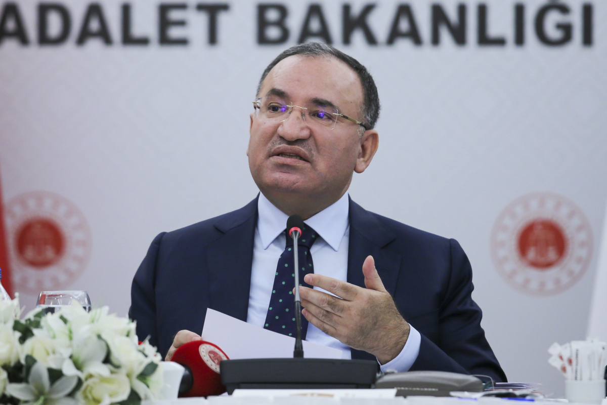 Bakan Bozdağ'dan İyi Parti İstanbul İl Başkanlığına yapılan saldırıya kınama