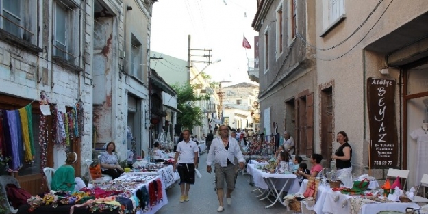 Urla Sanat Sokağı ’kışa Merhaba’ Diyor
