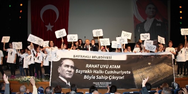 Bayraklı Atası’nı Şarkilarla Andı