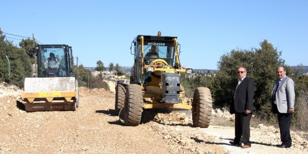 Mersin Büyükşehir’den Uçak Pisti Hassasiyetinde Yol Çalişmasi