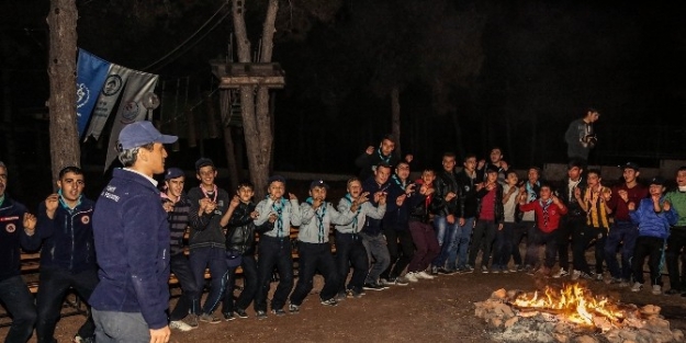 Başkan Fadıloğlu, Gençlik Kampında İzcileri Ziyaret Etti