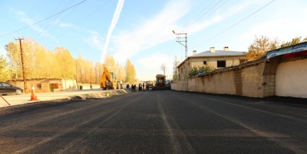 Edremit Belediyesi’nden Yol Asfaltlama Çalişmasi