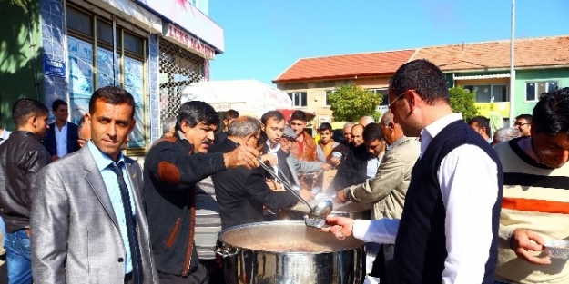 Yunak’ta 2 Bin Kişiye Aşure Dağıtıldı