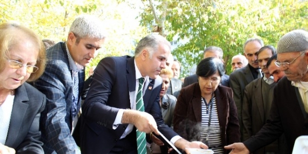 Chp, Aşure Dağıttı