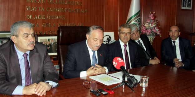 Ahmet DaVutoğlu'ndan Kestel Esnaf Sitesi'ne destek