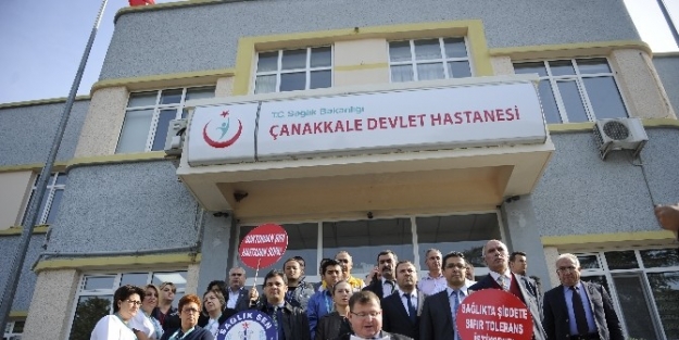 Sağlık Çalişanlarindan Şiddet Protestosu