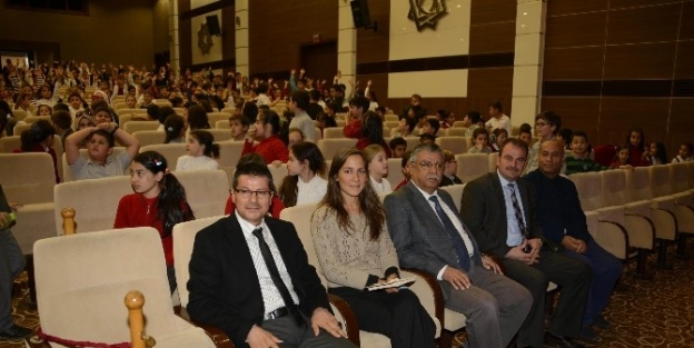 Yazarlar Çocuklarla Buluşuyor