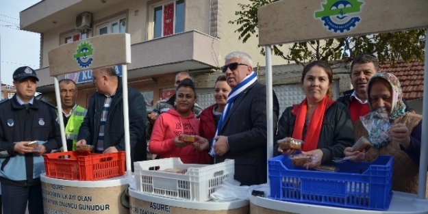 Ergene Belediyesi Aşure Dağıttı