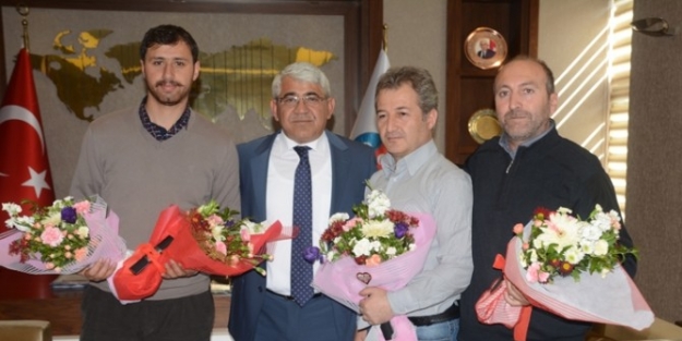Kars Belediye Başkanı Başarılı Gazetecileri Makamında Kabul Etti
