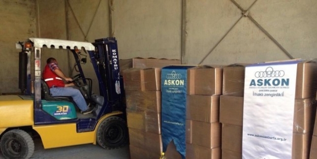 İşadamlarindan Suriyelilere 800 Koli Gıda Yardımı