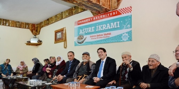 Aksaray Belediyesinden Huzurevine Aşure İkrami