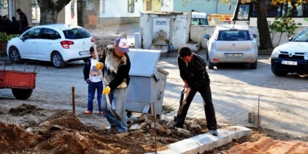 Bandırma Belediyesi’nden Edincik’te Yol Yapım Çalişmasi