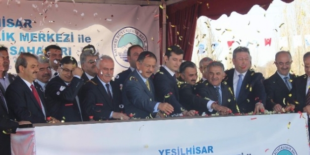 Yeşilhisar’da Kadın Ve Gençlik Merkezi İle Spor Sahalarının Temeli Atıldı