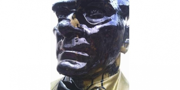 Bursa'da Ata'ya çirkin saldırı!