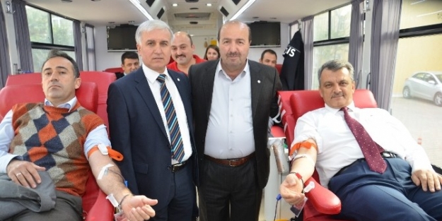 Sakarya Emniyet Müdürü Osman Babadağı Kan Bağışında Bulundu