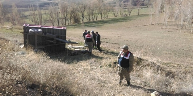 Aşkale’de Traktör Şarampole Yuvarlandı: 1 Ölü