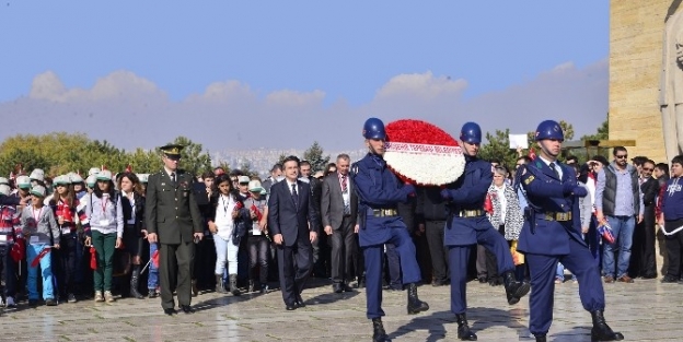 Tepebaşı Belediyesi 2 Bin 500 Kişiyle Anıtkabir’i Ziyaret Etti