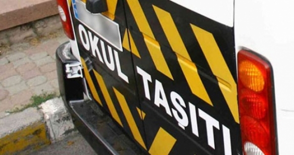 Öğrenci servisi ile kamyon kafa kafaya çarpıştı: 12 yaralı