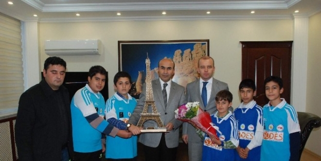 Kardelen Gençlerden Vali Demirtaş’a Ziyaret