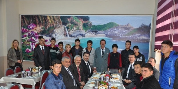 Kırkağaç’ta 200 Kişilik Öğrenci Yurdu Hizmete Girdi