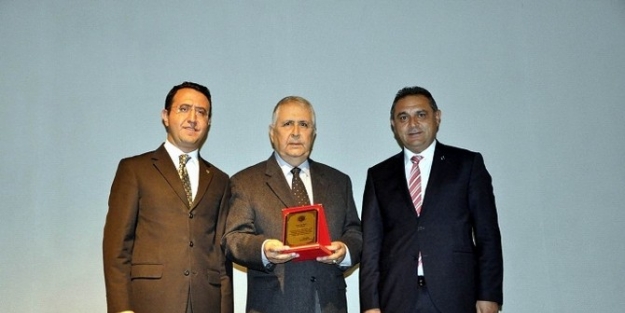 Emekli Orgeneral Başer ‘kanatsız Uçmak’ Adlı Kitabını İmzaladi