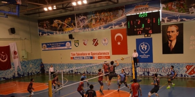 Aksaray Belediyespor Voleybol Takımı Kilisi 3- 0 Yendi