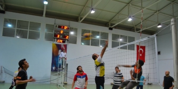 Kaymakamlık Voleybol Turnuvası Başladı