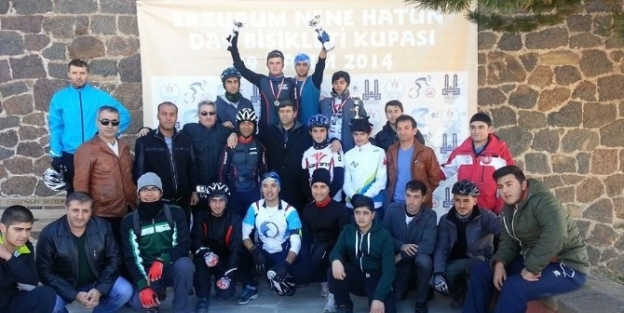 Şehitler İçin Pedal Çevirip Kupa Kazandılar