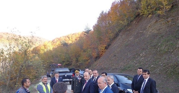 Bartın Protokolü Yol Yapım Çalişmalarini İnceledi