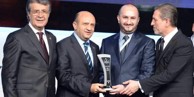 Bursalı mucide Bakan'dan ödül