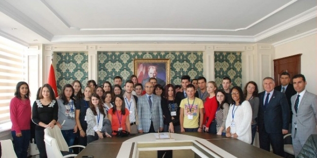 Avrupalı Gençlerden Vali Demirtaş’a Ziyaret