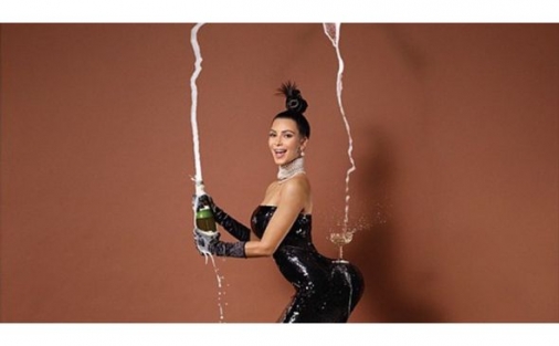 Kim Kardashian'dan olay yaratan poz