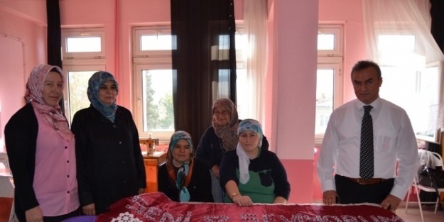 Ev Hanımlarından Dikiş-nakış Kurslarına Yoğun İlgi