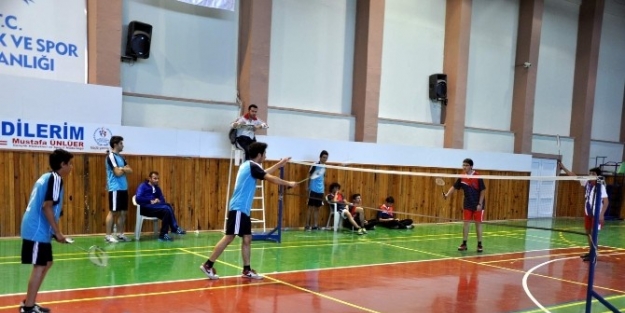 Okullararası Gençler Badminton İl Birinciliği Müsabakaları Başladı