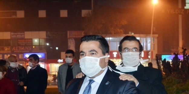Hava Kirliliğine Karşı Maske Dağıttılar