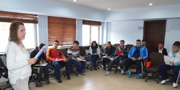 Gençlik Spor İlk Yardım Eğitimi Aldı